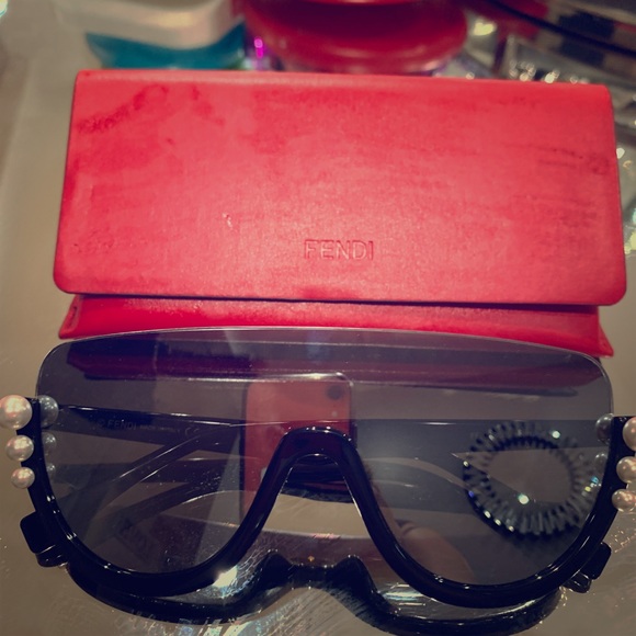 Fendi sunglases brand new main image 5